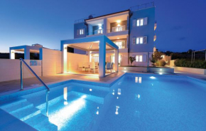 Gorgeous Apartment In Rogoznica With Sauna